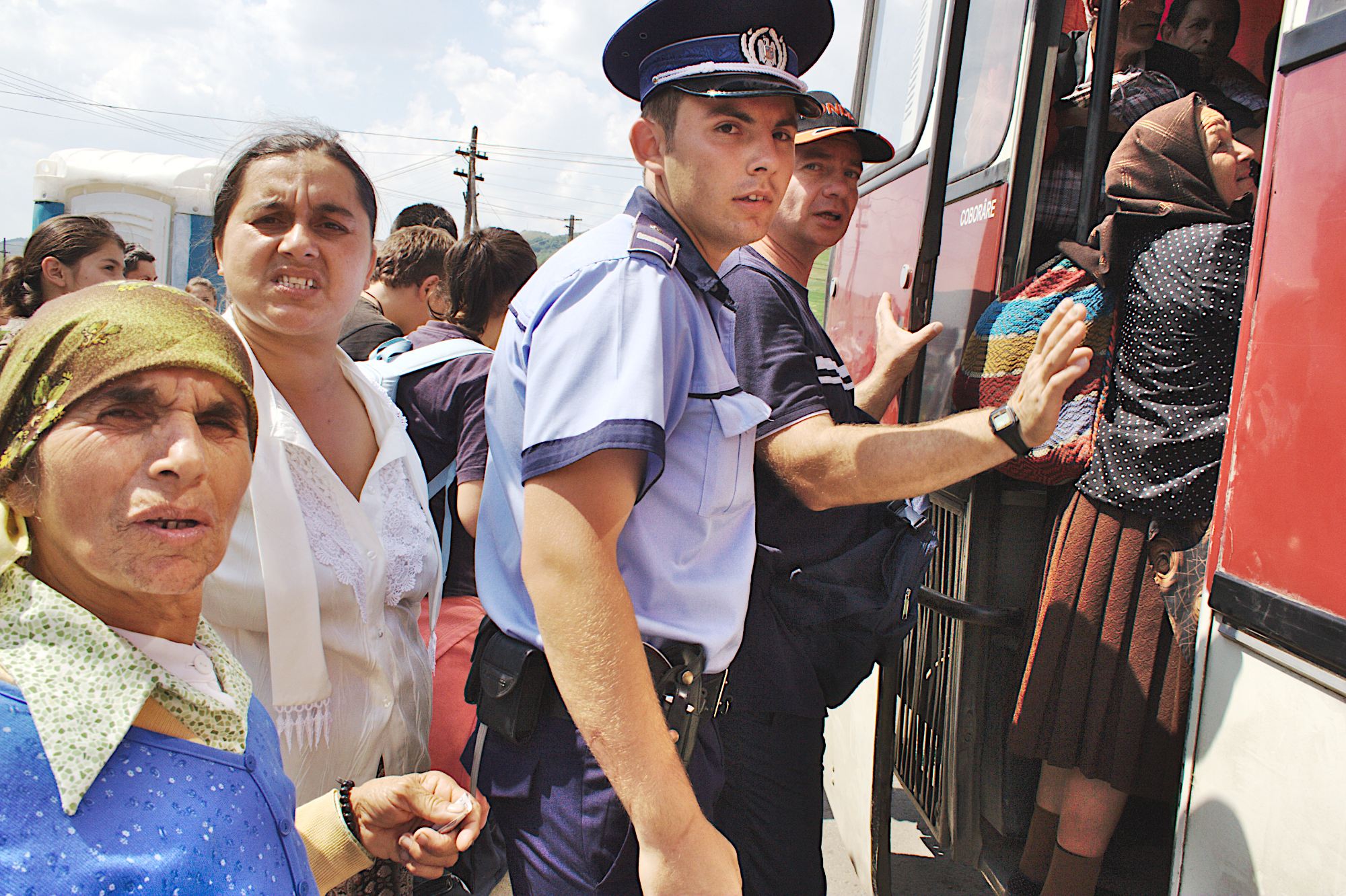 18_2007-08-15-140229-A_Nicula_bus_politieagent (1)